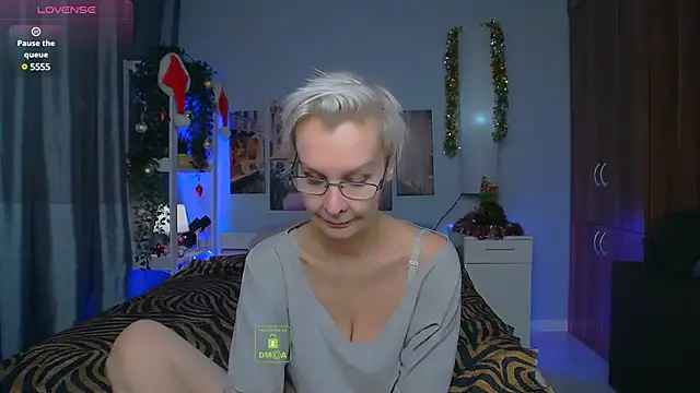 HelgaHimmell online show from 12.22.24