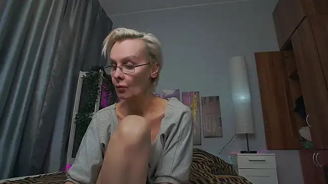 HelgaHimmell online show from 02.27.25