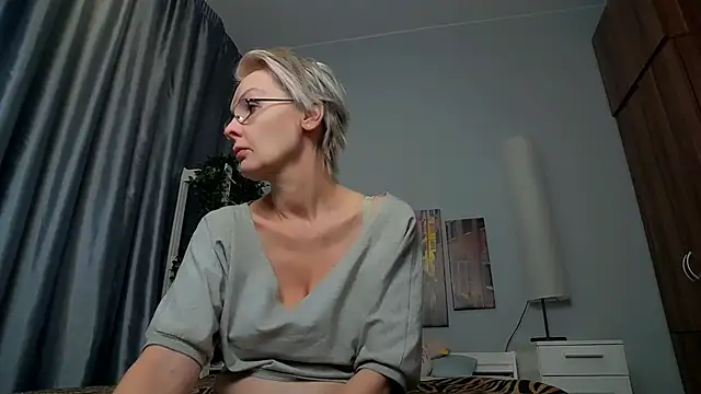 HelgaHimmell online show from 03.17.25