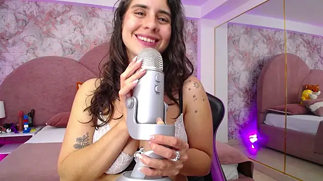 Snapshot of LexaDeRusso chatting on 03.08.25 LexaDeRusso online show from 03.08.25