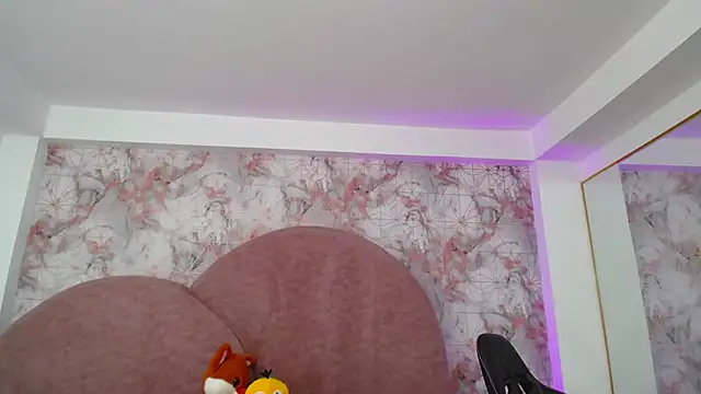 Snapshot of LexaDeRusso chatting on 03.19.25 LexaDeRusso online show from 03.19.25