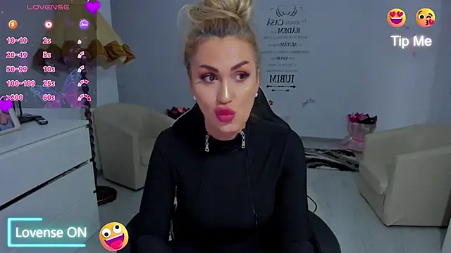 GlossyDiamondX online show from 03.28.26