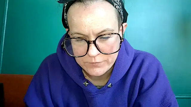 quinnmariexo online show from 10.21.25