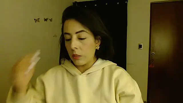 Snapshot of ella_peck chatting on 06.10.26 ella peck online show from 06.10.26