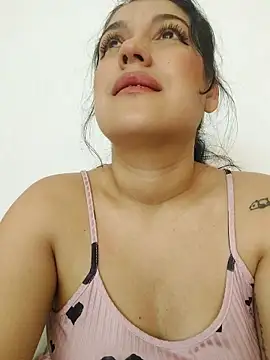 Snapshot of Sophie-hatter chatting on 02.16.25 Sophie-hatter online show from 02.16.25