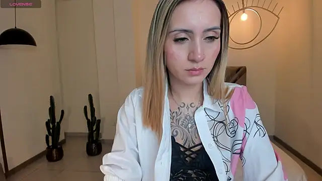 Snapshot of MollySundersX chatting on 01.17.26 MollySundersX online show from 01.17.26