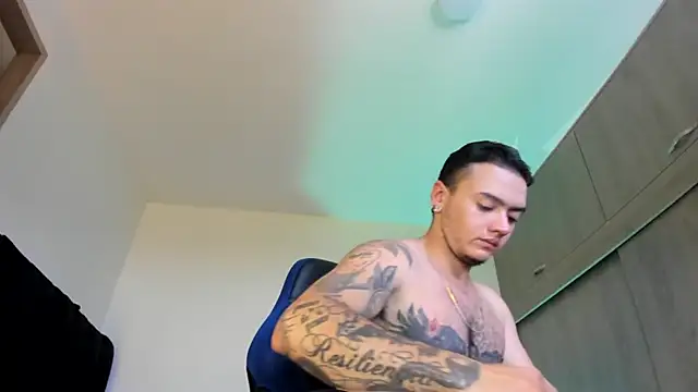 Snapshot of male_pussy chatting on 09.23.25 male pussy online show from 09.23.25