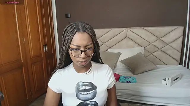 Raquel jones online show from 11.08.25