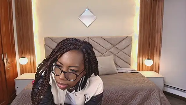 Snapshot of Raquel_jones chatting on 04.18.26 Raquel jones online show from 04.18.26