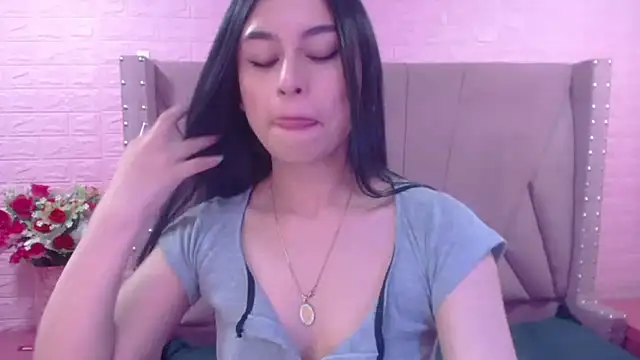 Snapshot of MelodySweett chatting on 12.19.24 MelodySweett online show from 12.19.24