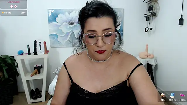mom hot   online show from 02.03.25
