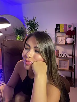 Snapshot of _laura_02 chatting on 03.18.25 laura 02 online show from 03.18.25