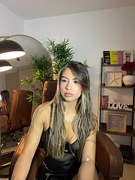 Snapshot of _laura_02 chatting on 03.19.25 laura 02 online show from 03.19.25