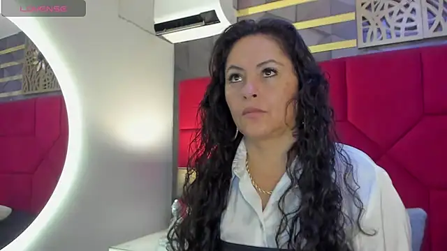 Snapshot of hanny_milf chatting on 03.01.25 hanny milf online show from 03.01.25