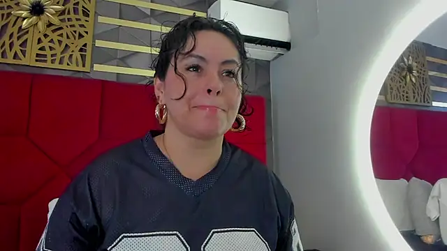 Snapshot of hanny_milf chatting on 05.02.26 hanny milf online show from 05.02.26