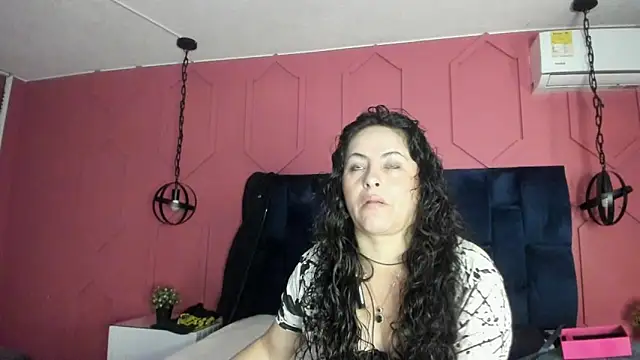 Snapshot of hanny_milf chatting on 05.28.26 hanny milf online show from 05.28.26