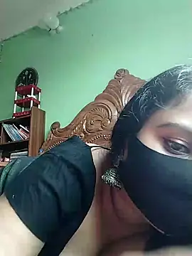 Idhika Paul online show from 02.01.25