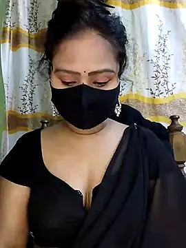 Idhika Paul online show from 02.08.25