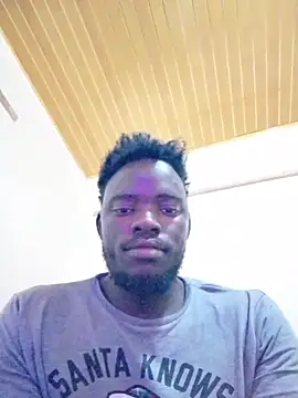 Snapshot of MaskedGQ chatting on 10.17.25 MaskedGQ online show from 10.17.25