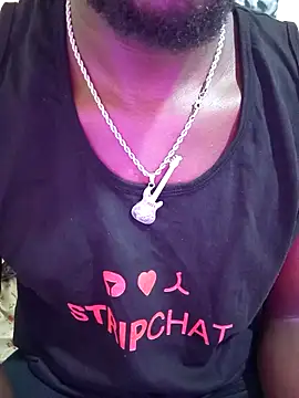 Snapshot of MaskedGQ chatting on 11.30.25 MaskedGQ online show from 11.30.25