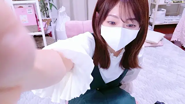 Snapshot of Mii_v_v chatting on 10.25.25 Mii v v online show from 10.25.25