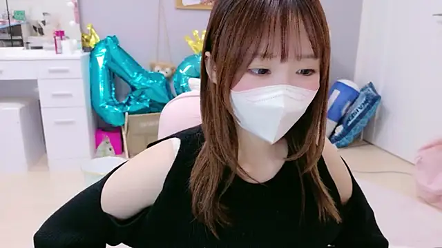 Snapshot of Yui-Ch chatting on 11.27.25 Yui-Ch online show from 11.27.25