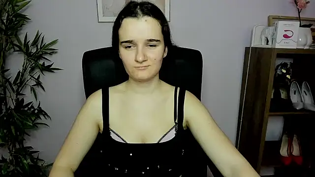 Snapshot of KateDelight chatting on 02.02.25 KateDelight online show from 02.02.25