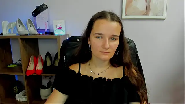 Snapshot of KateDelight chatting on 09.20.25 KateDelight online show from 09.20.25