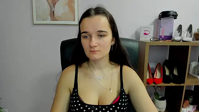 Snapshot of KateDelight chatting on 11.15.25 KateDelight online show from 11.15.25