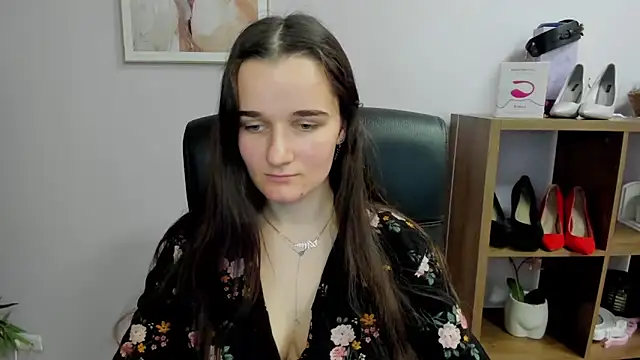 Snapshot of KateDelight chatting on 11.30.25 KateDelight online show from 11.30.25