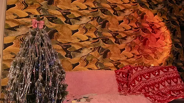 Snapshot of CrystalRey chatting on 12.13.24 CrystalRey online show from 12.13.24