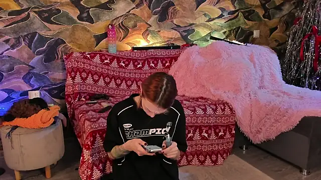 Snapshot of CrystalRey chatting on 12.21.24 CrystalRey online show from 12.21.24