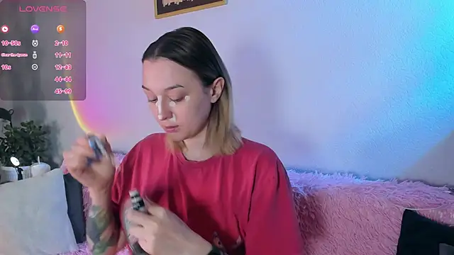 Snapshot of CrystalRey chatting on 11.09.25 CrystalRey online show from 11.09.25