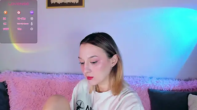 Snapshot of CrystalRey chatting on 11.16.25 CrystalRey online show from 11.16.25