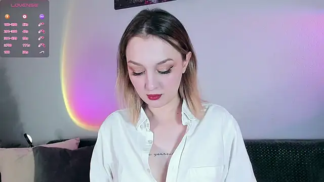 Snapshot of CrystalRey chatting on 12.18.25 CrystalRey online show from 12.18.25