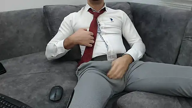 Naughtb0y online show from 11.25.25