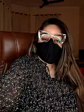 Snapshot of SEXY-Sardarni chatting on 12.30.24 SEXY-Sardarni online show from 12.30.24