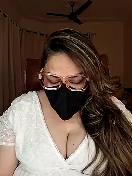 Snapshot of SEXY-Sardarni chatting on 02.15.25 SEXY-Sardarni online show from 02.15.25