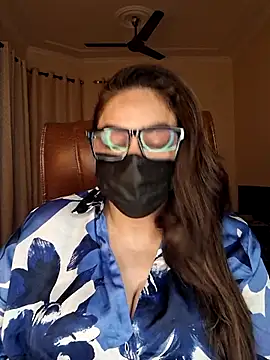 Snapshot of SEXY-Sardarni chatting on 12.15.25 SEXY-Sardarni online show from 12.15.25