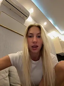 LuisaBecker online show from 10.02.25