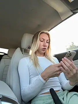 LuisaBecker online show from 10.18.25