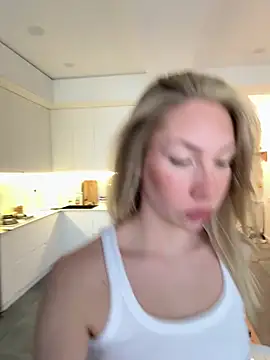 LuisaBecker online show from 04.15.26