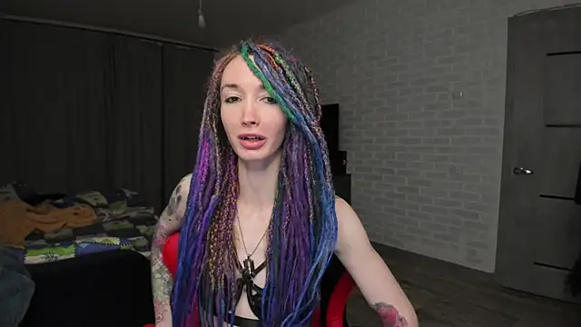 Roxy Silver online show from 01.12.25