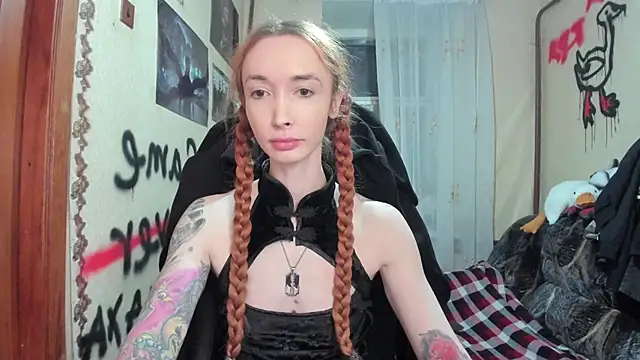 Roxy Silver online show from 02.28.25