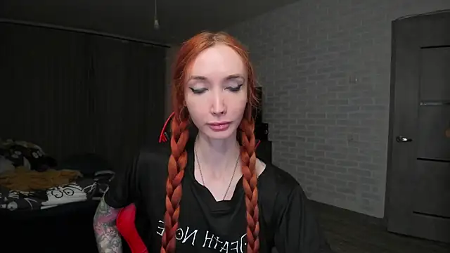 Roxy Silver online show from 10.14.25