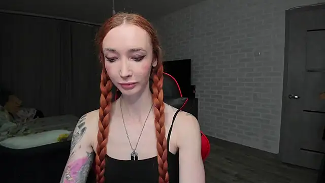 Roxy Silver online show from 10.27.25