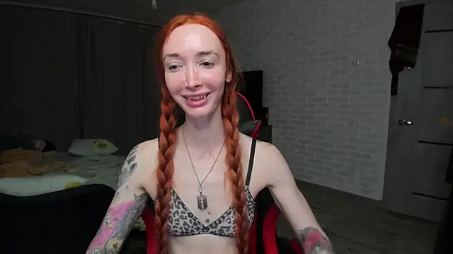 Roxy Silver online show from 11.04.25