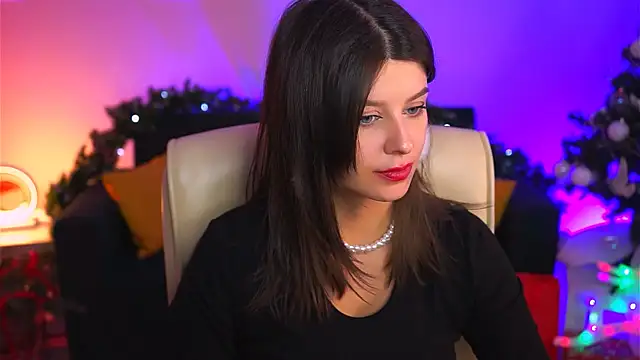 Snapshot of NicoleMun chatting on 12.20.24 NicoleMun online show from 12.20.24