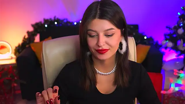 Snapshot of NicoleMun chatting on 12.20.24 NicoleMun online show from 12.20.24