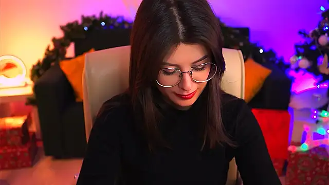 Snapshot of NicoleMun chatting on 12.22.24 NicoleMun online show from 12.22.24